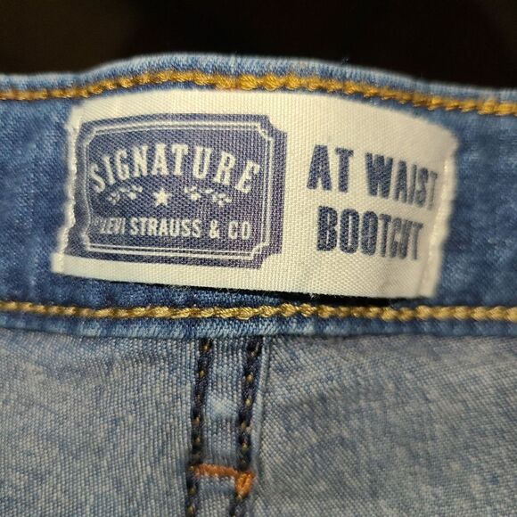 Levi's Signature Denim Jeans, at Waist Bootcut size 10 short - Picture 3 of 6